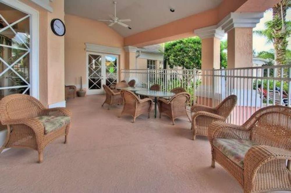 Caribbean Breeze Pool Home 3 Miles to Disney