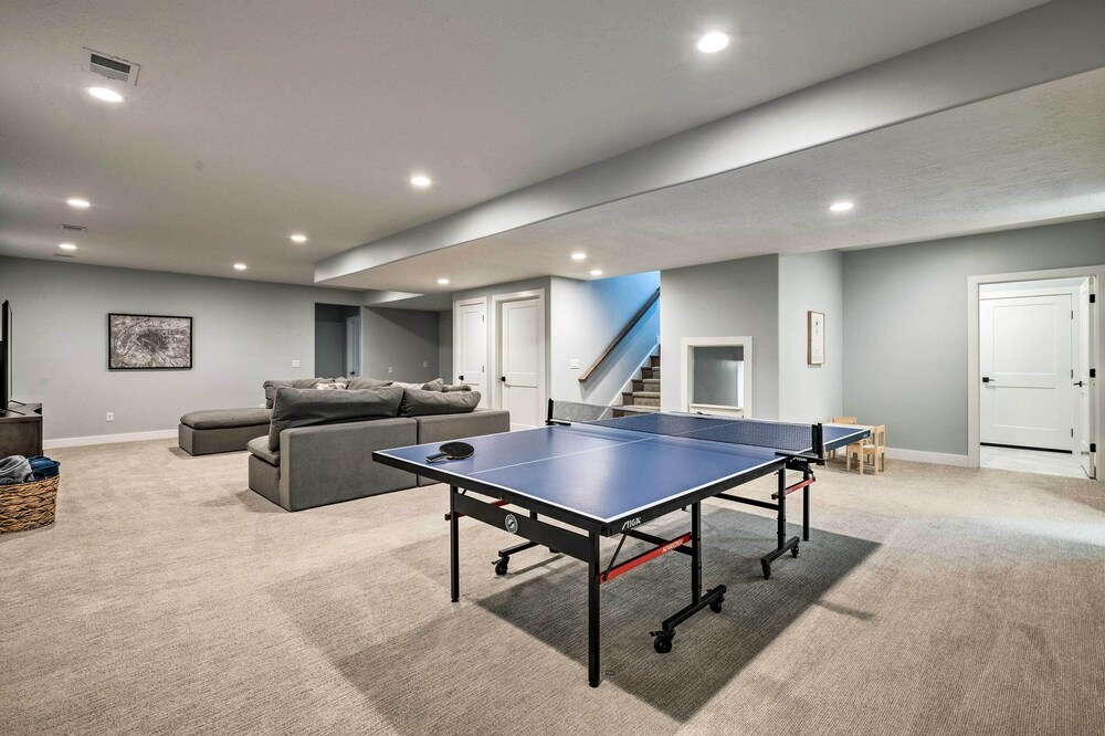 Modern Group-friendly Home, 15 Mi to Downtown Slc! view 5