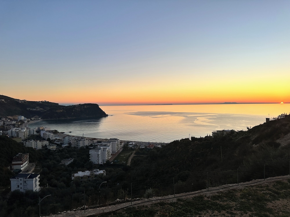 Roomers Himara