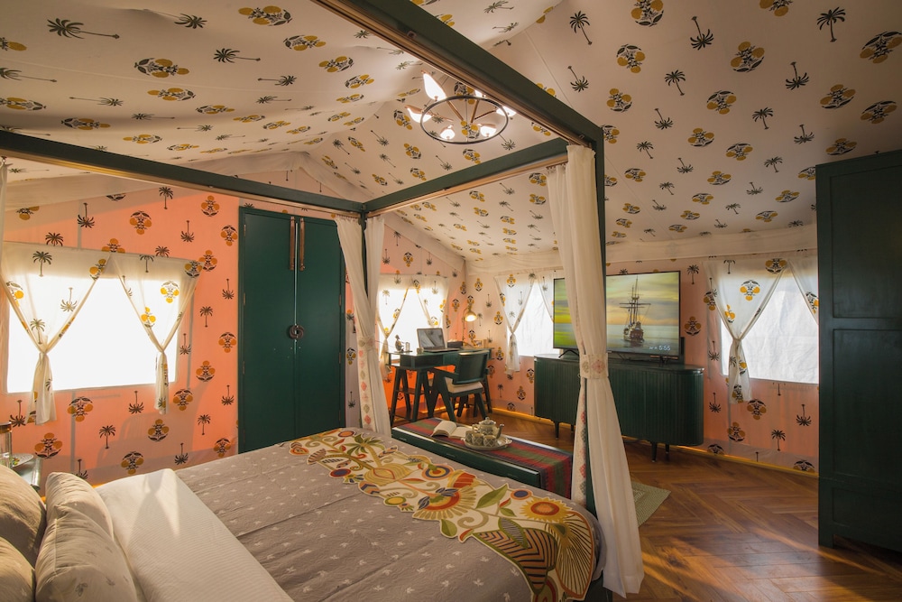 ELIVAAS 5-BHK with Luxe Mudhouses, Tents, Pond & Pvt Pool | Kaimalgarh Farmstay
