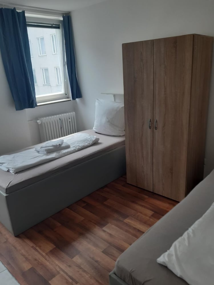 2-Rent Group Hostel Apartments SEN14