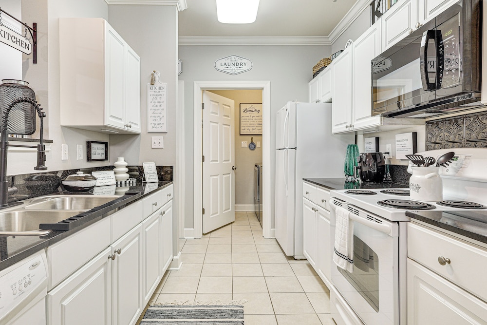 3 Mi to Owa: Modern Condo w/ Resort Pool!