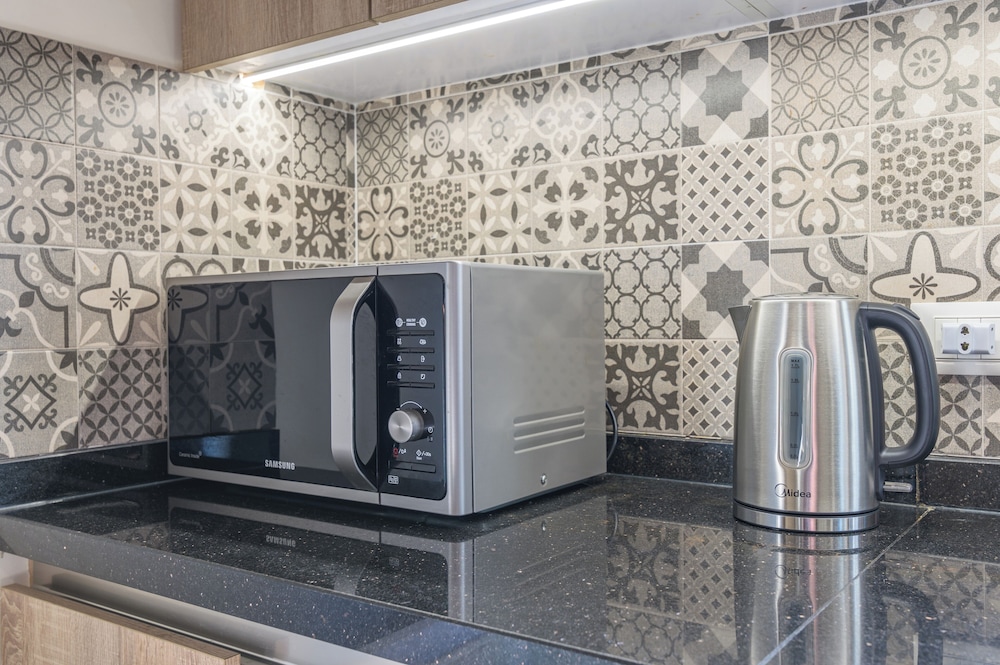 Elevate - Sleek 2-BR Apt by Santa Maria, Jal el Dib