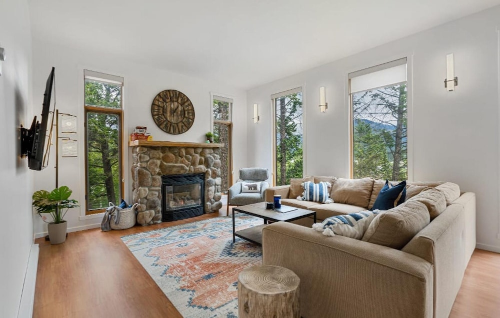 Chardonnay Chalet No Service Fees Fireplace