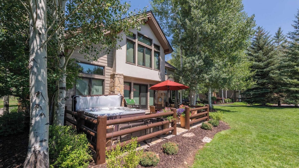 Jupiter Peak by Avantstay Near Deer Valley Base w/ Hot Tub!