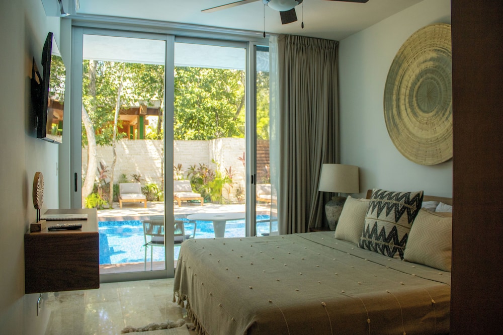 NHOA 111A 2BR Condo Pool access