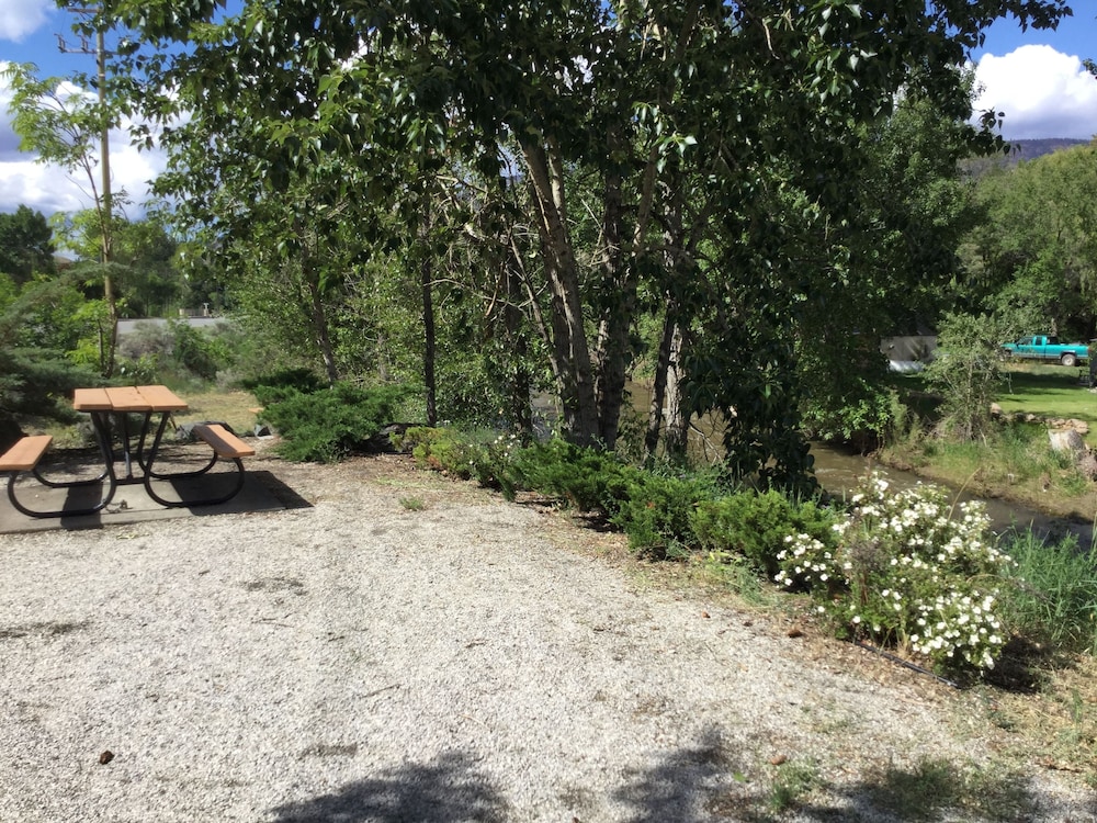 Riverside Motel