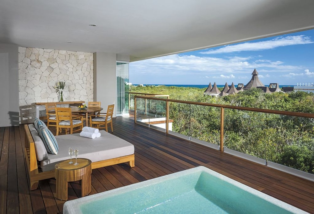2BD Riviera Maya Ocean View w Luxurious Resort