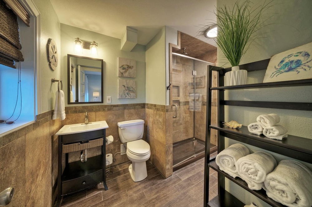 3 Condos in Beachfront Complex w Pool Sleeps 22 Island Retreat 3-unit Buyout