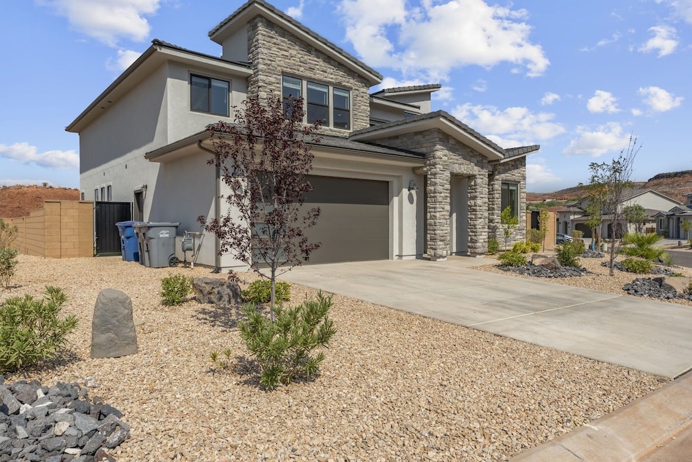The Splash Yard 5 Bedroom Home