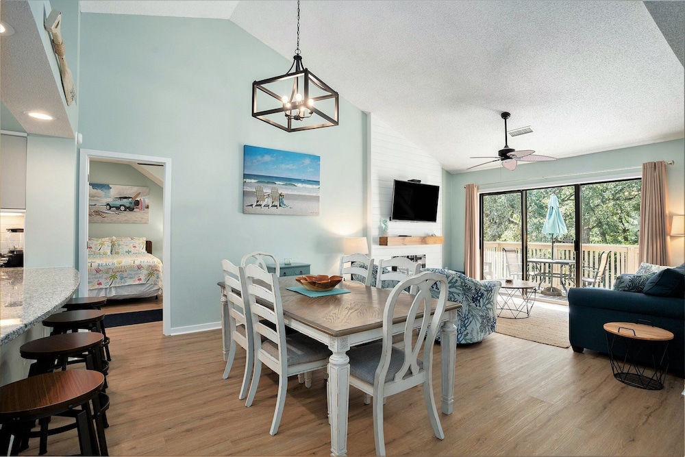 2d West Hyde Park 3 Bedroom Condo