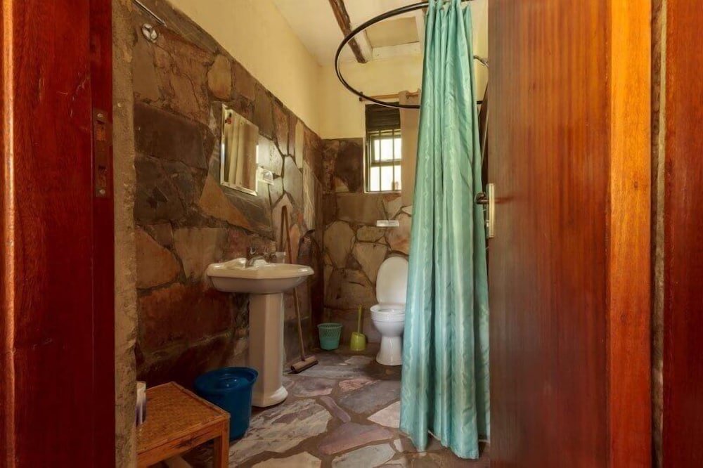 Gorilla Valley Lodge view 4