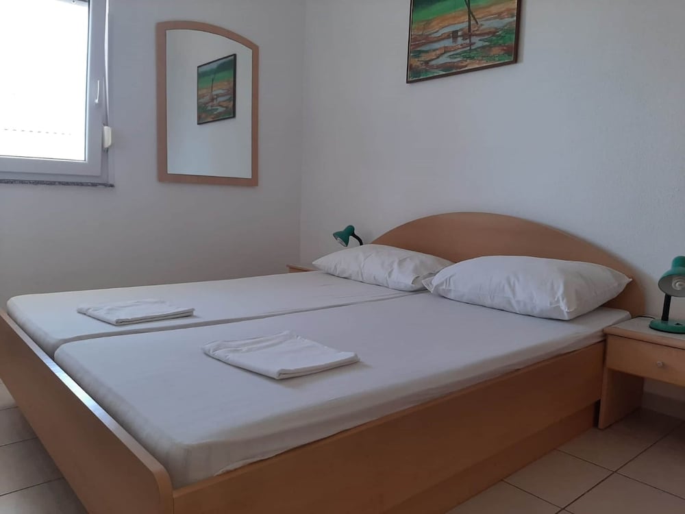 Peaceful Holiday Home in Okrug Gornji near Bocici Beach view 5