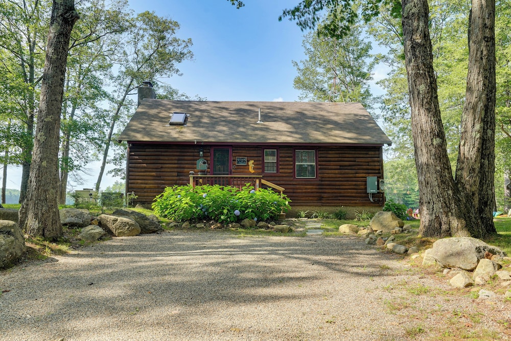 Lakeside Log Cabin w/ Porch in Monadnock Region