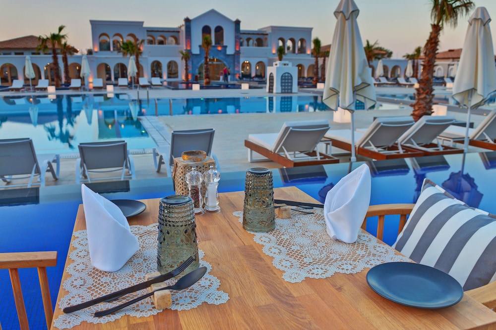 Anemos Luxury Grand Resort