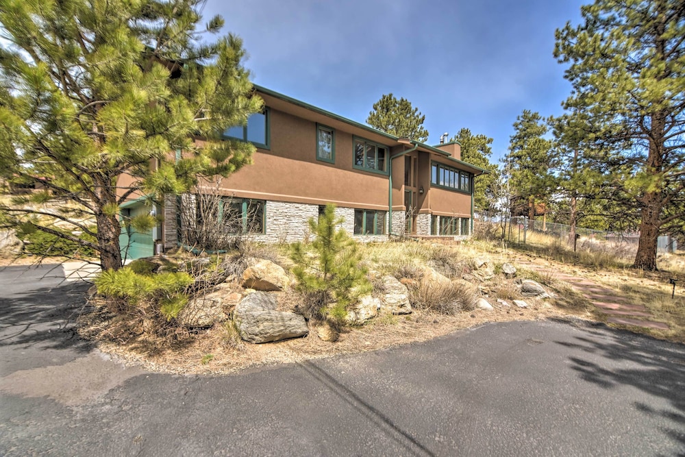 Estes Park Home w/ AC - 1/2 Mi to Lake Downtown! - Property Image 4