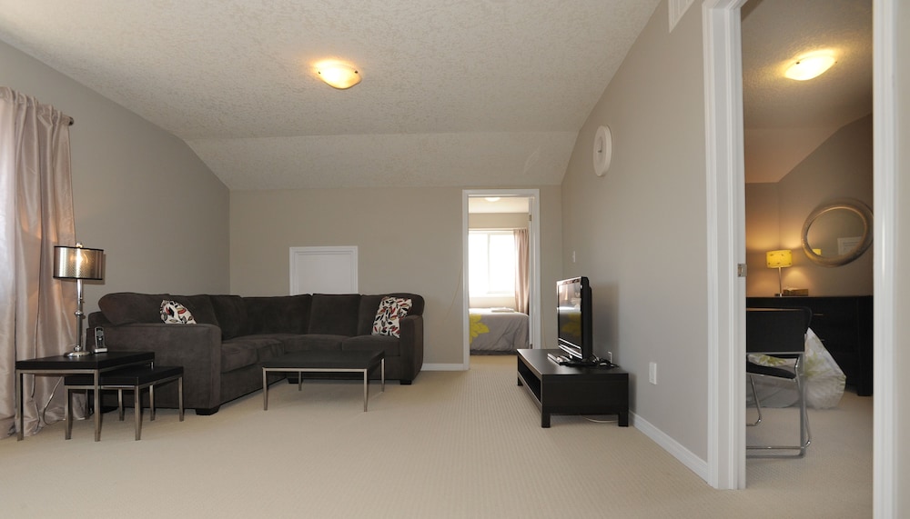 Boardwalk Homes - Executive Guest Rooms & Townhomes