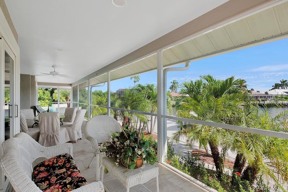 WH1074 3 Bedroom Holiday Home by Marco Naples Vacation Homes