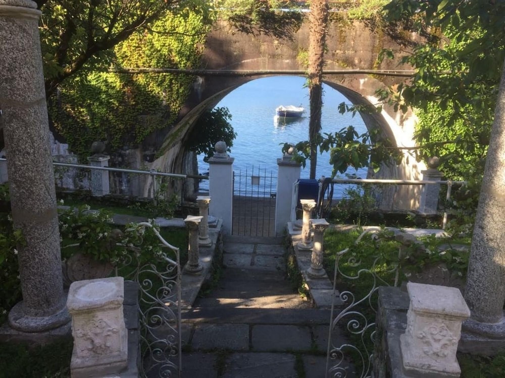 Gelsomino 3 Apartment Located in Front of the Lake view 4