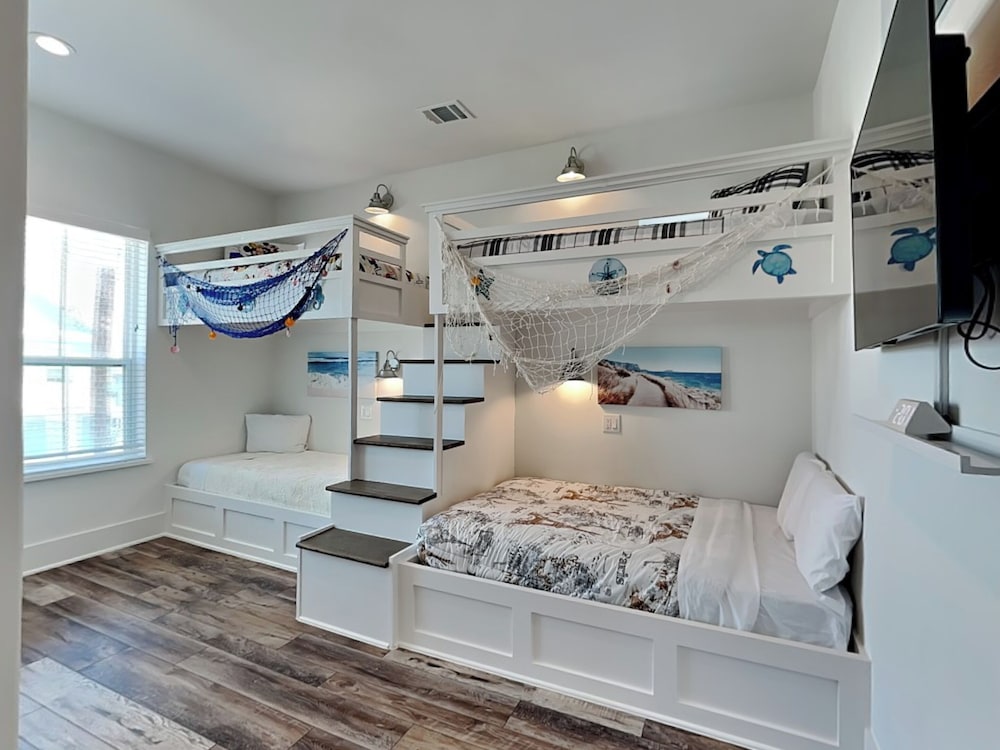 Seabreezy Lane by Ryson Vacation Rentals