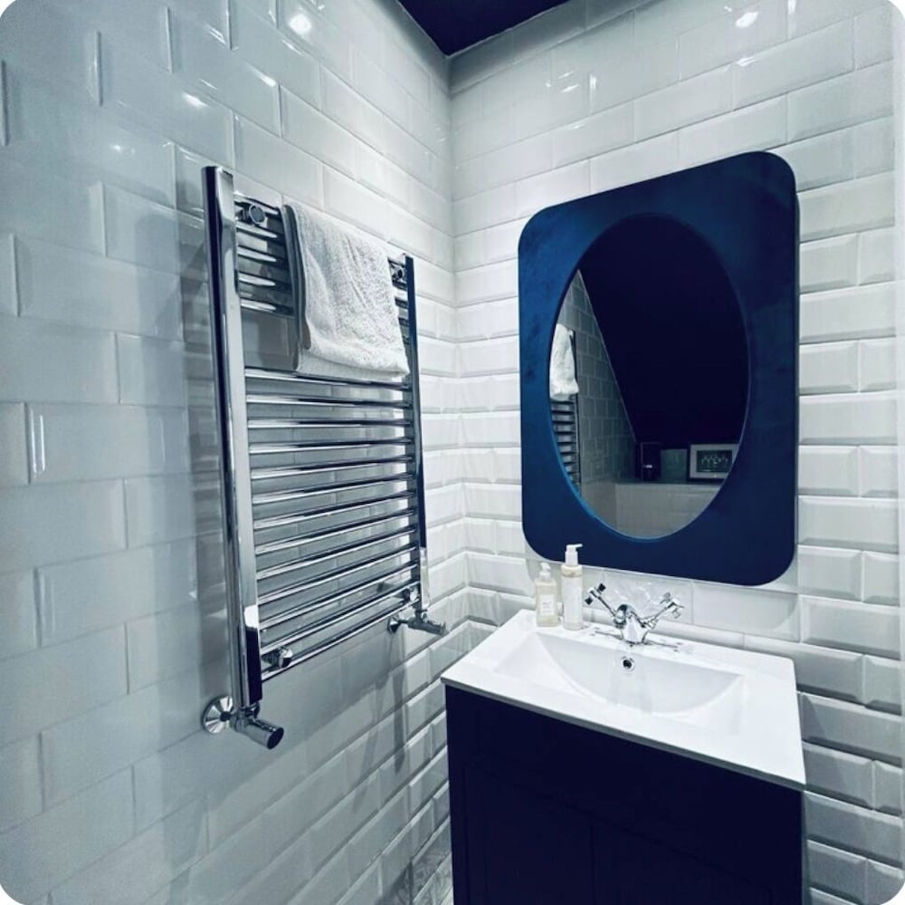 Lodge - Sleeps 18, pet Friendly & Free Parking
