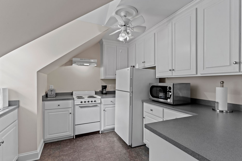 Lake Escape - Lake Waccamaw 7 Bedroom Home
