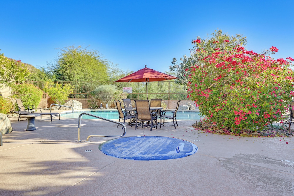 Mtn & City Views: Stunning Villa in Phoenix!