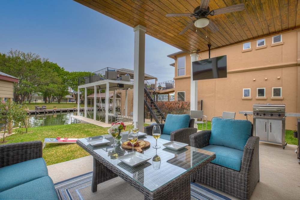 Stunning Luxury Home on Lake Lbj! - Property Image 1