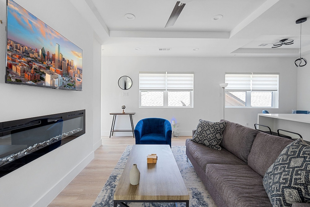 Modern Townhome Rooftop Backyard Garage