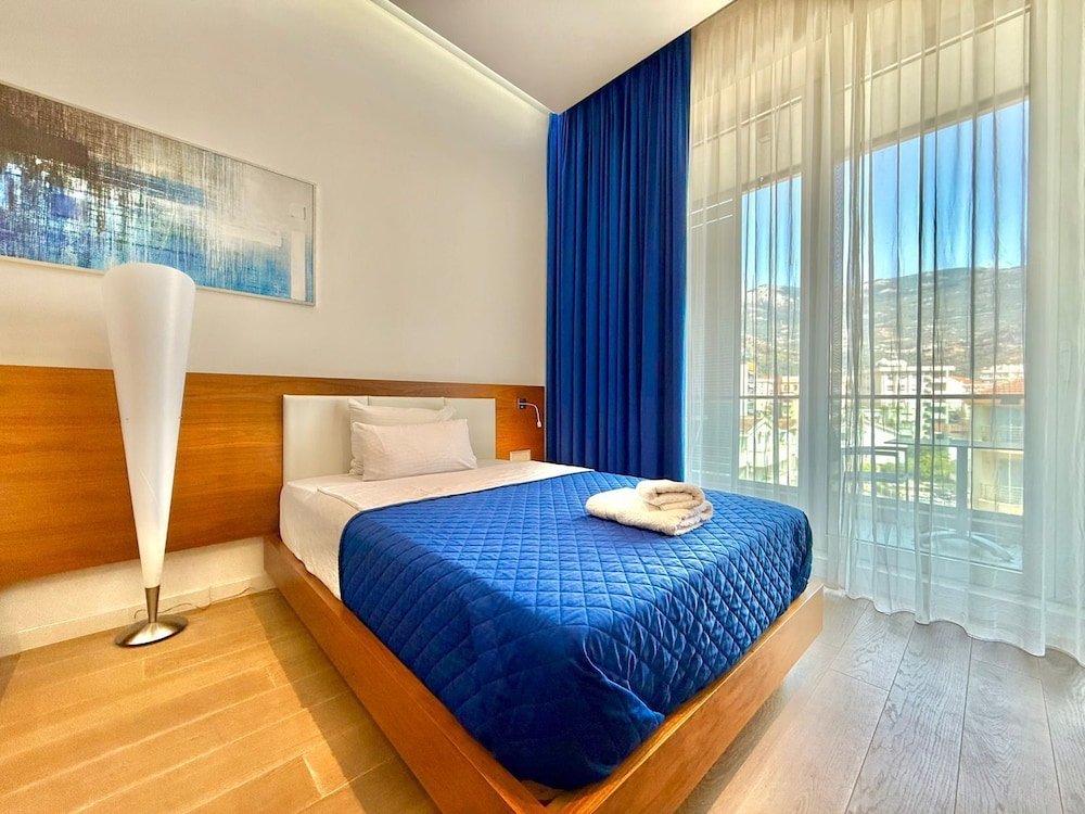 Condo Studio Plaza