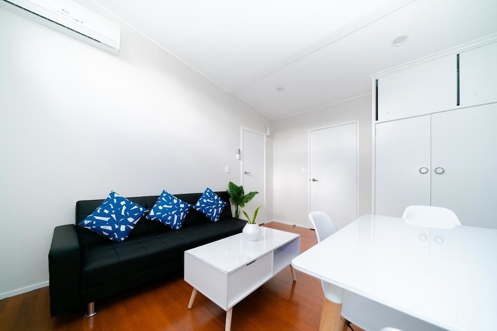 Takapuna Central Spacious & New Home — Auckland