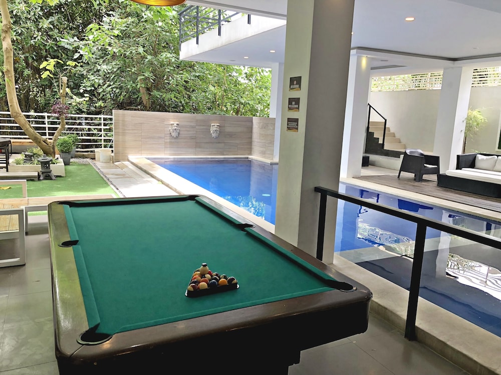 Anton's Loft Designer Resort Pansol