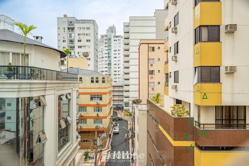 Apartment in BC Center With Side sea View Erz0502