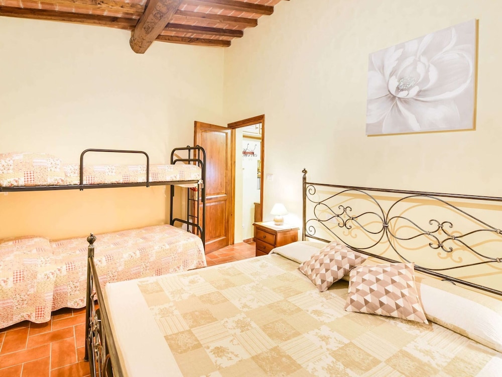 Cottage in Tuscany With Pool & Olive Groves view 4