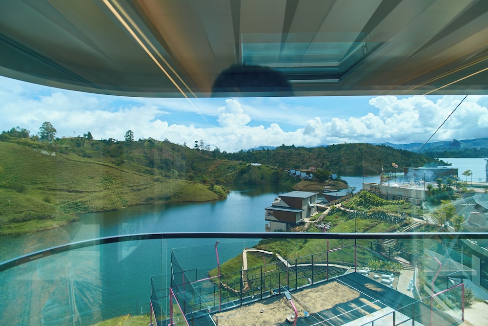 Roka Hotel