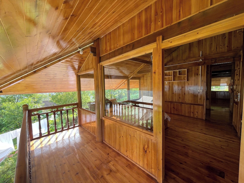 Bees Homestay Sapa & Trekking