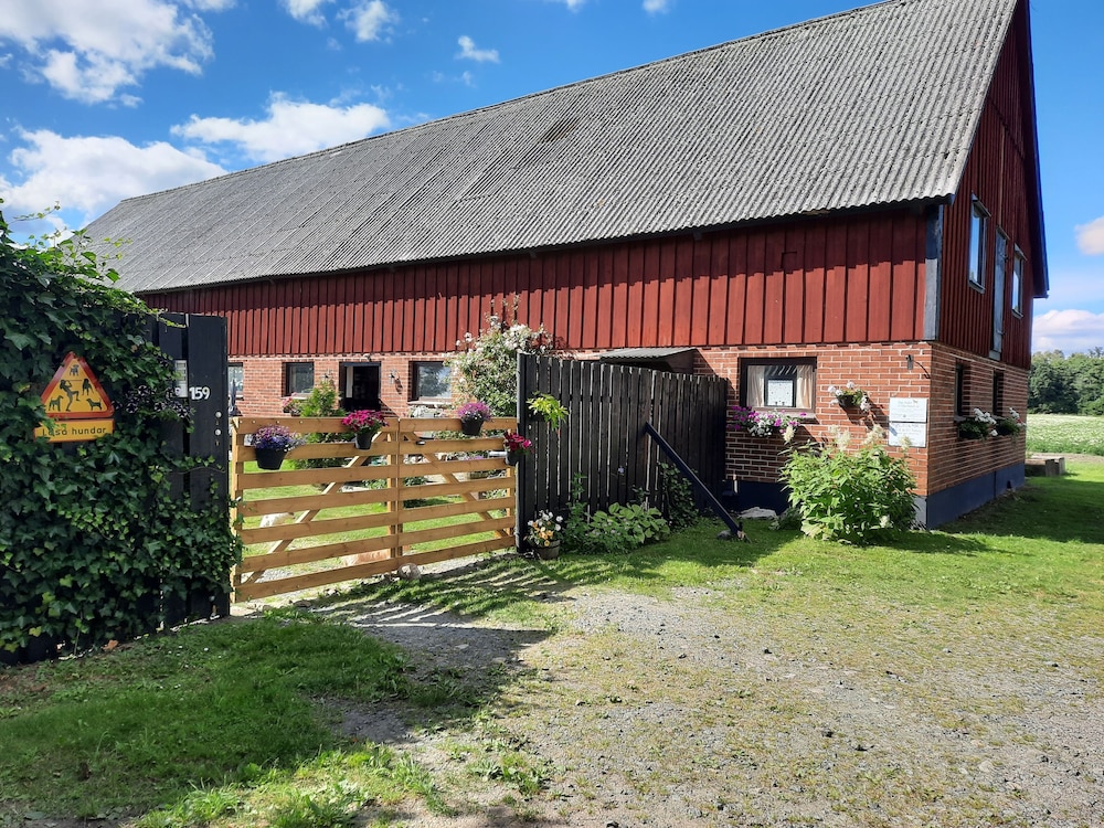 Tollarp - Barn - Sleeps 3 - Pet Friendly - Parking