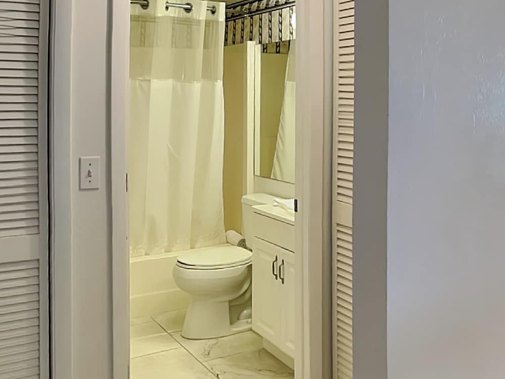 Admirals Bay 255 by Distinctive Beach Rentals