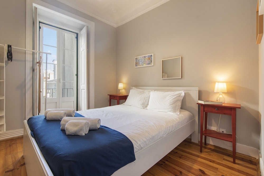 Trendy & Lightful Apartment view 2