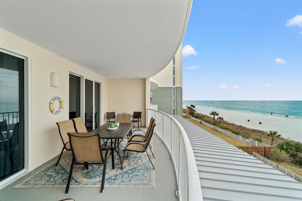 Twin Palms by Book That Condo