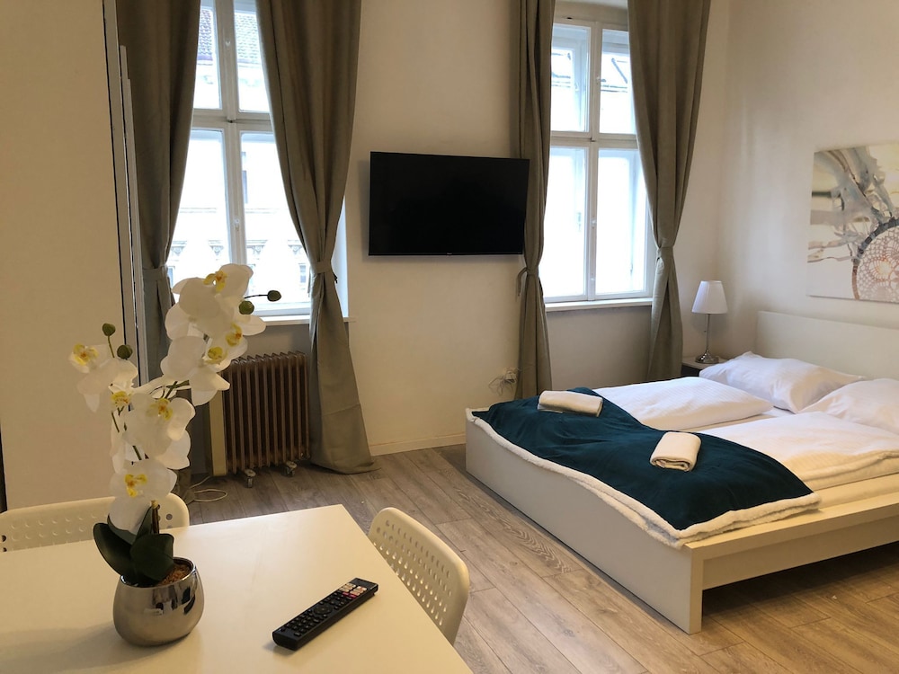 Stylish Apt Near Wiener Stadthalle