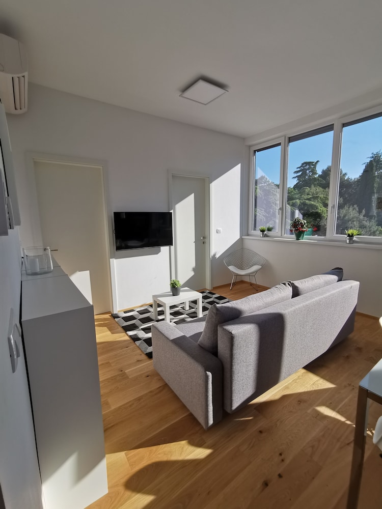 Apartments Egis Koper