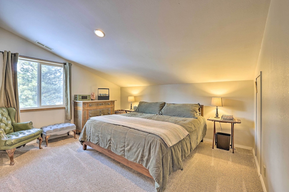 Private Cascade Cabin With Hot Tub & Fire Pit!