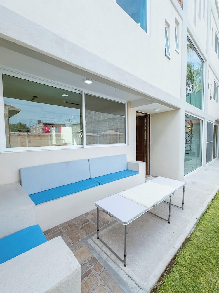 New Comfortable Retreat. Pool & BBQ