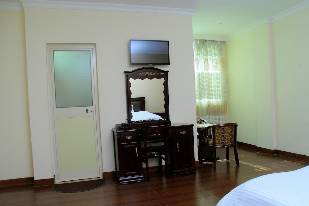 Bnow Hotel