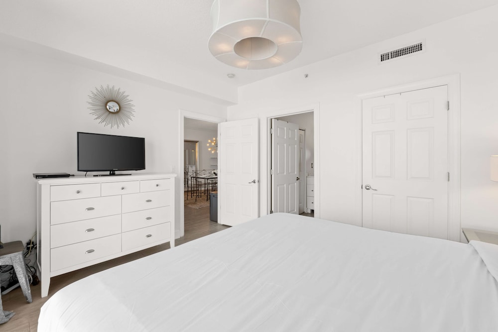 Twin Palms by Book That Condo