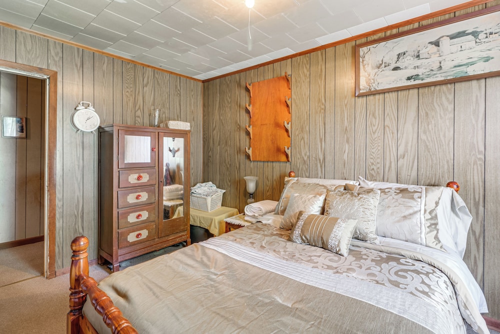 BBQ Ready: Delta Country Home on 30 Acres