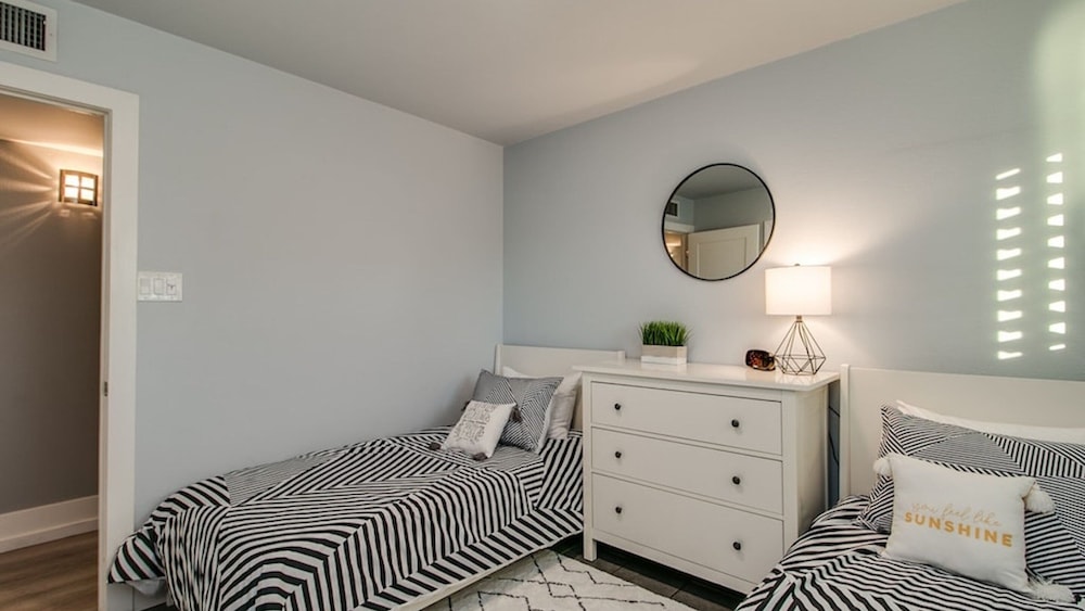 Relaxing 4 Bdrm Retreat in the Heart of Scottsdale
