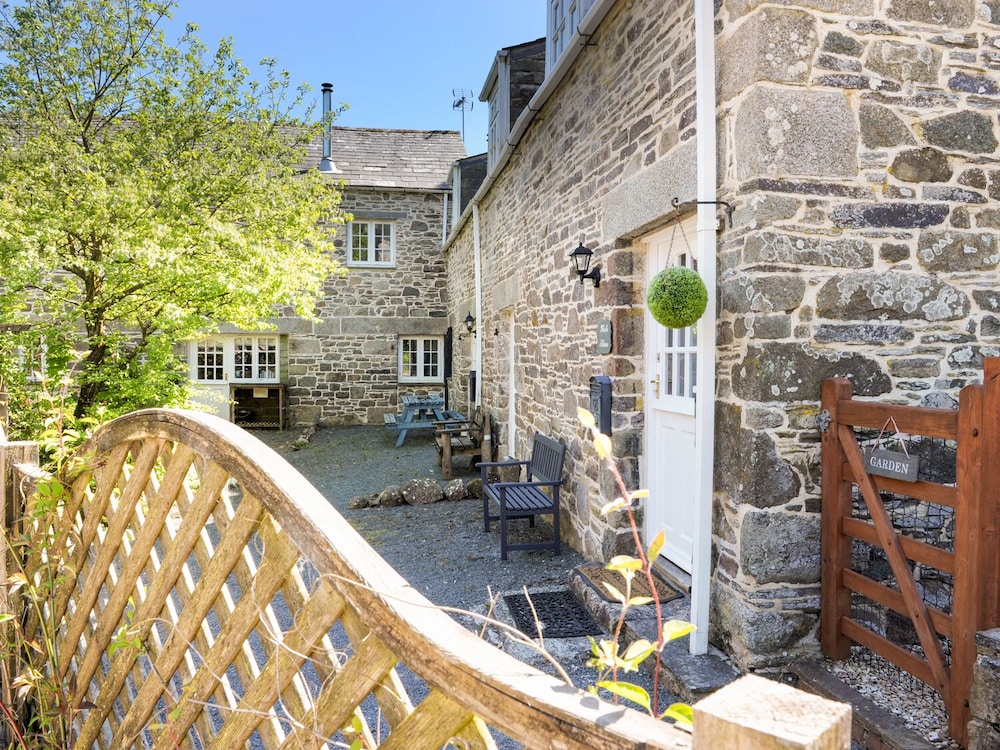 Hele Stone Cottage view 5