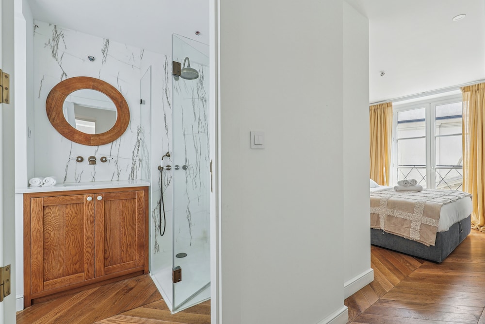 Chic 1BR Near Louvre & Musee d Orsay